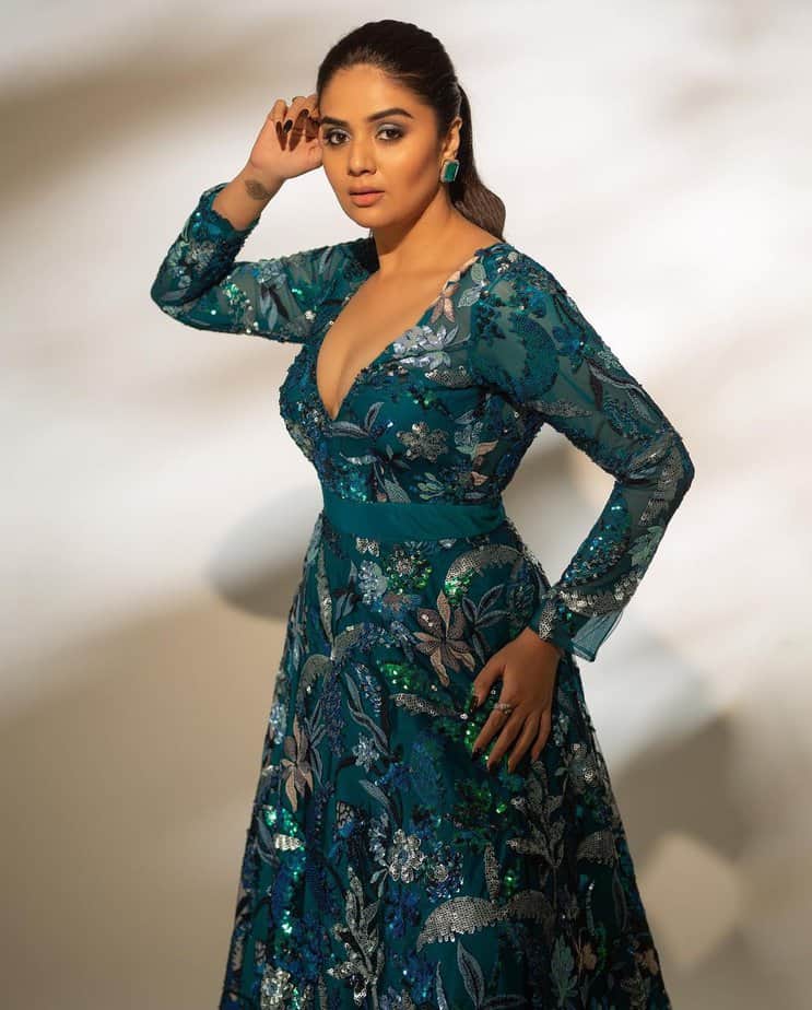 sreemukhi - updatenews360