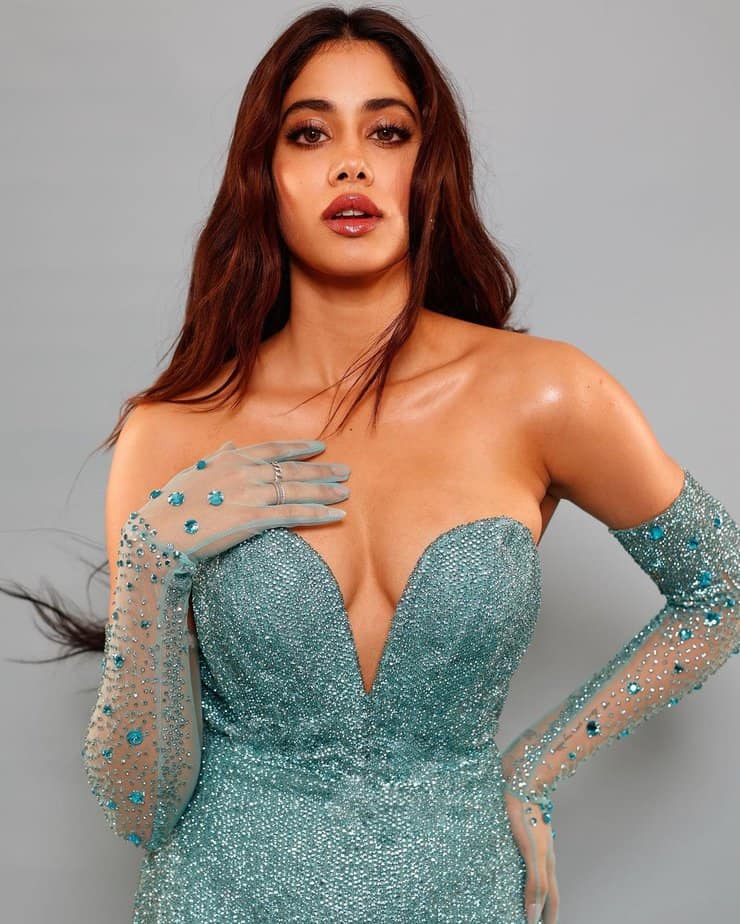 janhvi kapoor - updatenews360