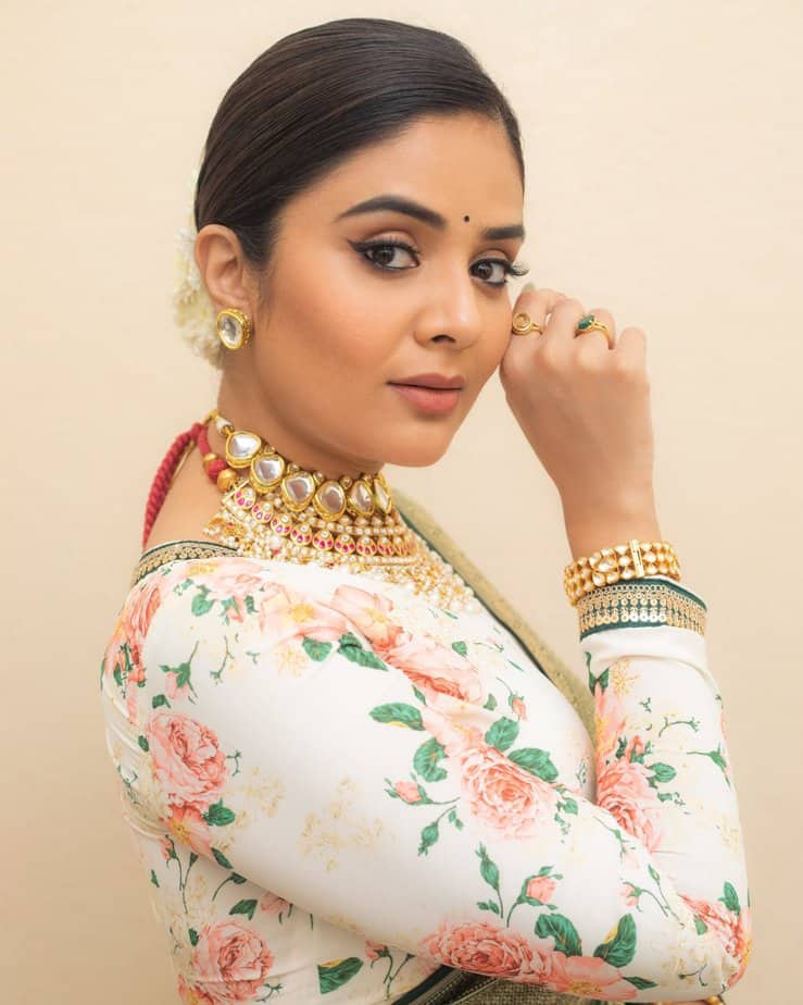 sreemukhi - updatenews360