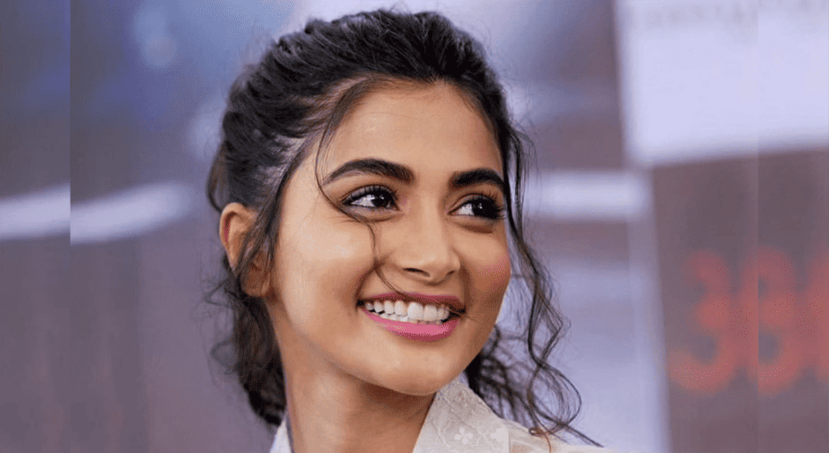 pooja hegde - updatenews360.png 2